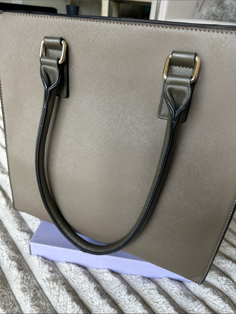 Call it SPRING Large Tote Bag

LIKE NEW
EXTENDED STRAP
